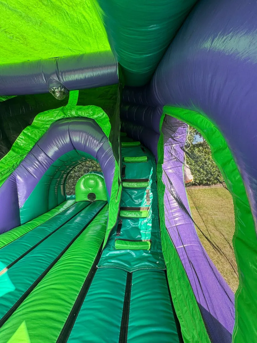 Bouncy castle with slide - Image 4