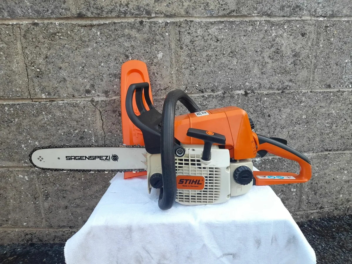 Selling Chainsaw - Image 1