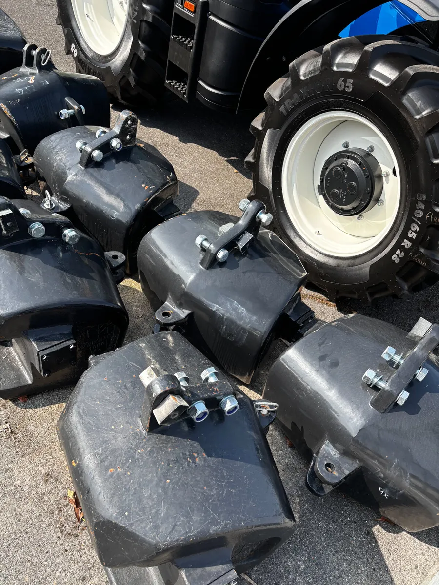 New Holland 1000kg weight block