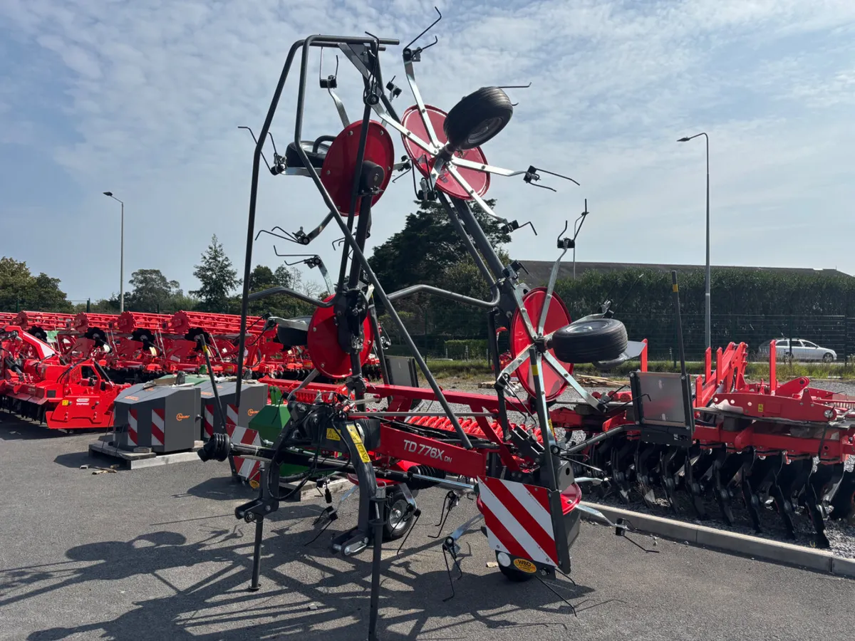 Massey Ferguson 6 Rotor Tedder - Image 4
