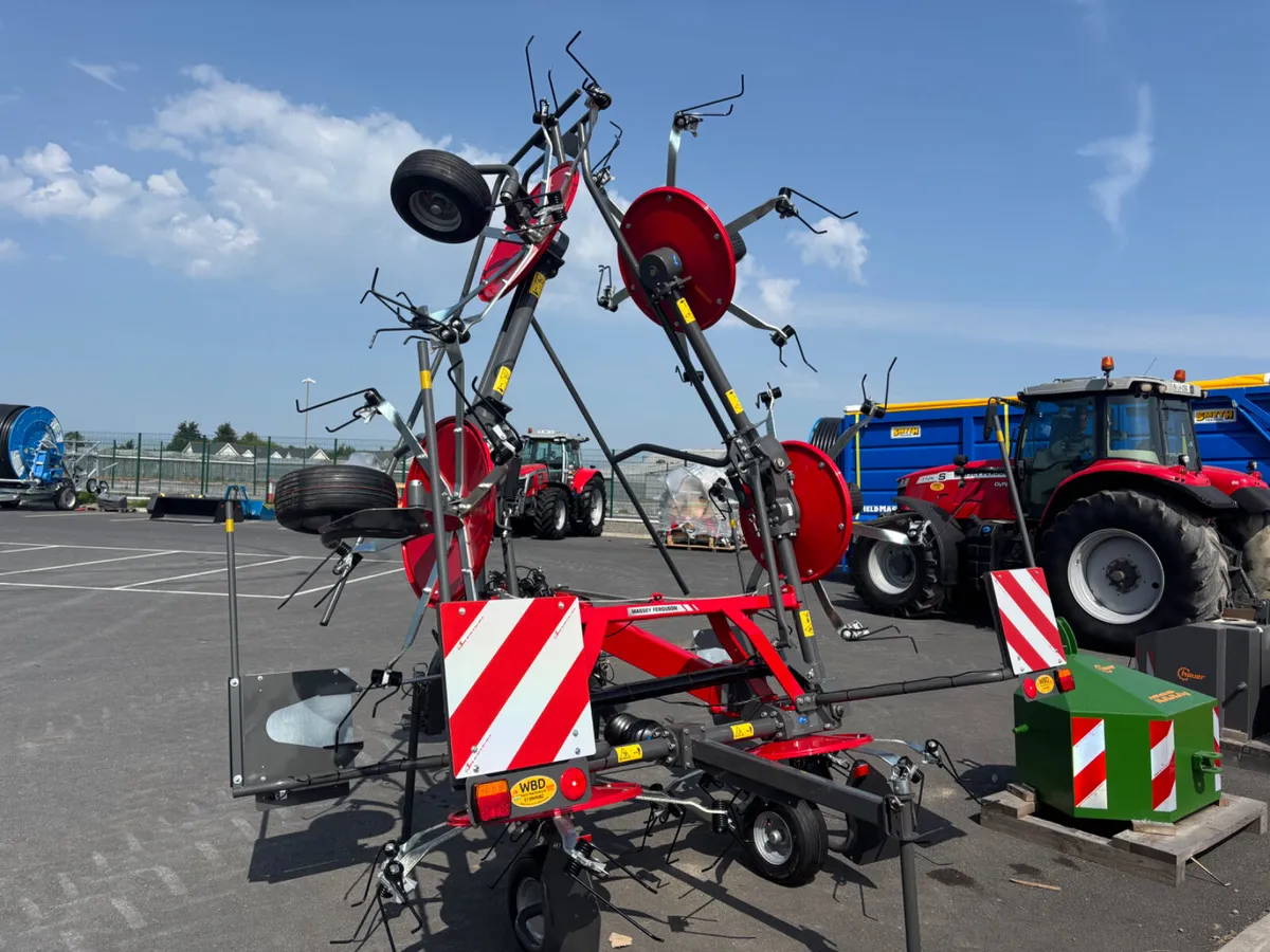 Massey Ferguson 6 Rotor Tedder - Image 3