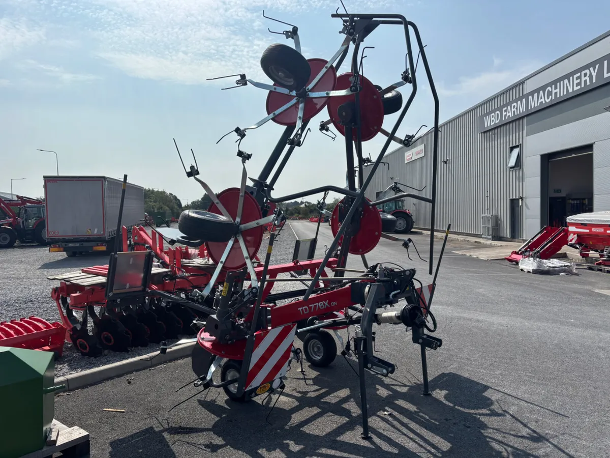 Massey Ferguson 6 Rotor Tedder - Image 1
