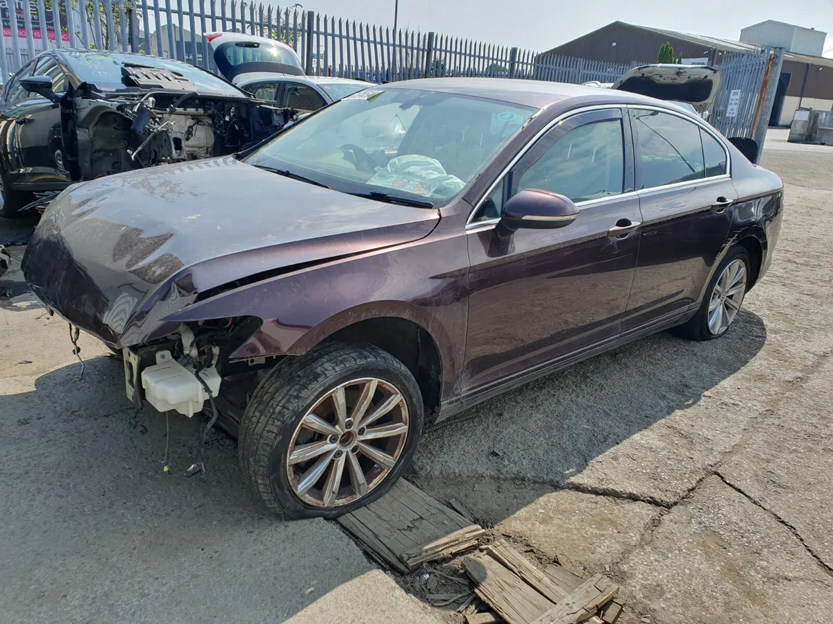 17 VW PASSAT 1.6 TDI FOR BREAKING - Image 1