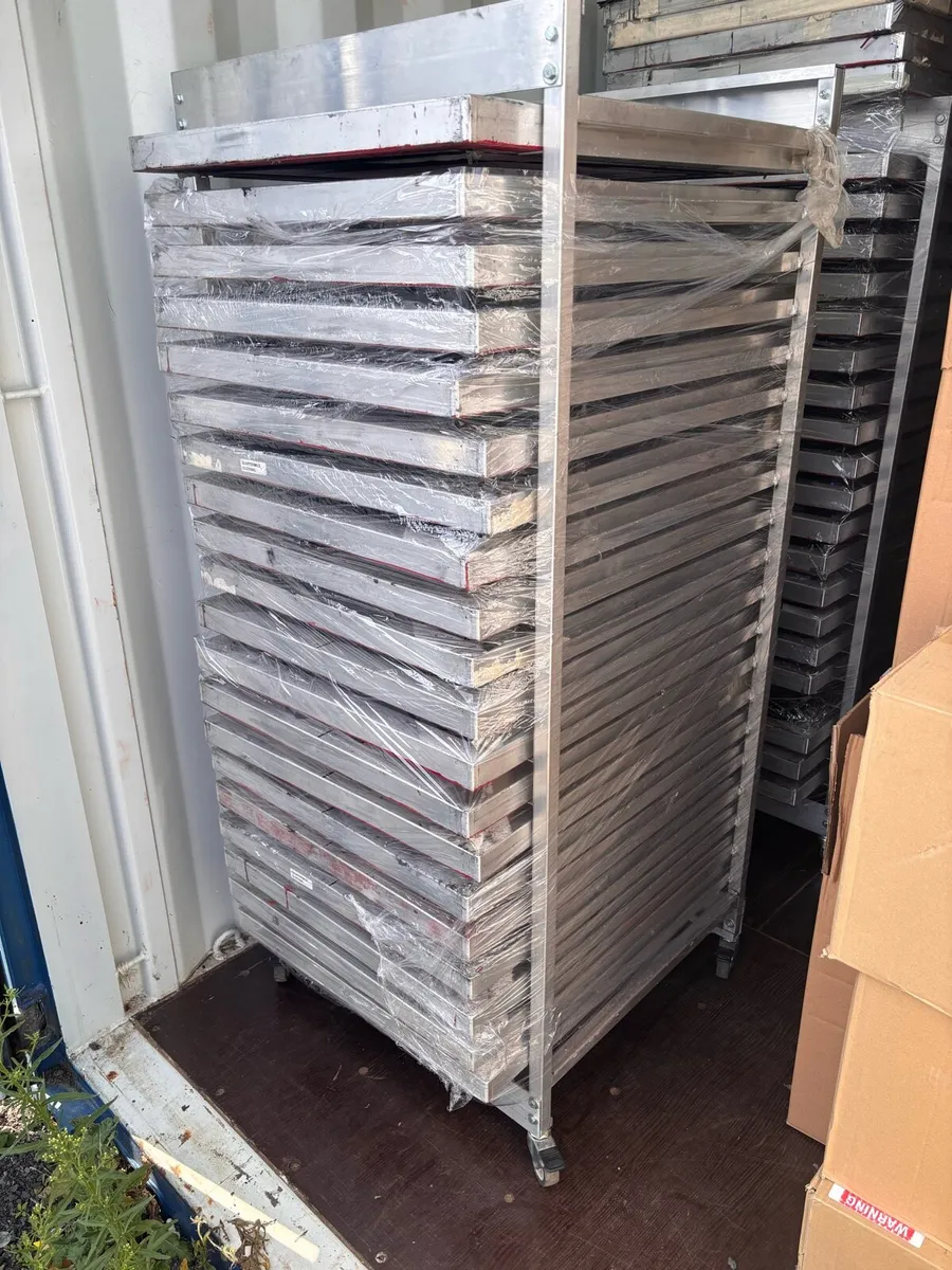 Screen printing trolley with 20 Screens, 23 x 31” - Image 1