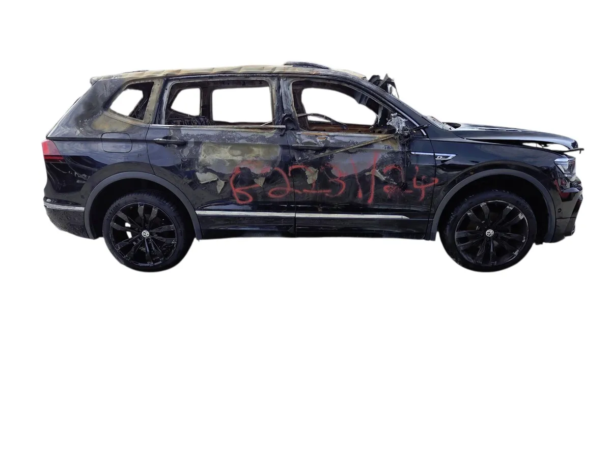 2021 VOLKSWAGEN TIGUAN For Breaking/Dismantling - Image 2