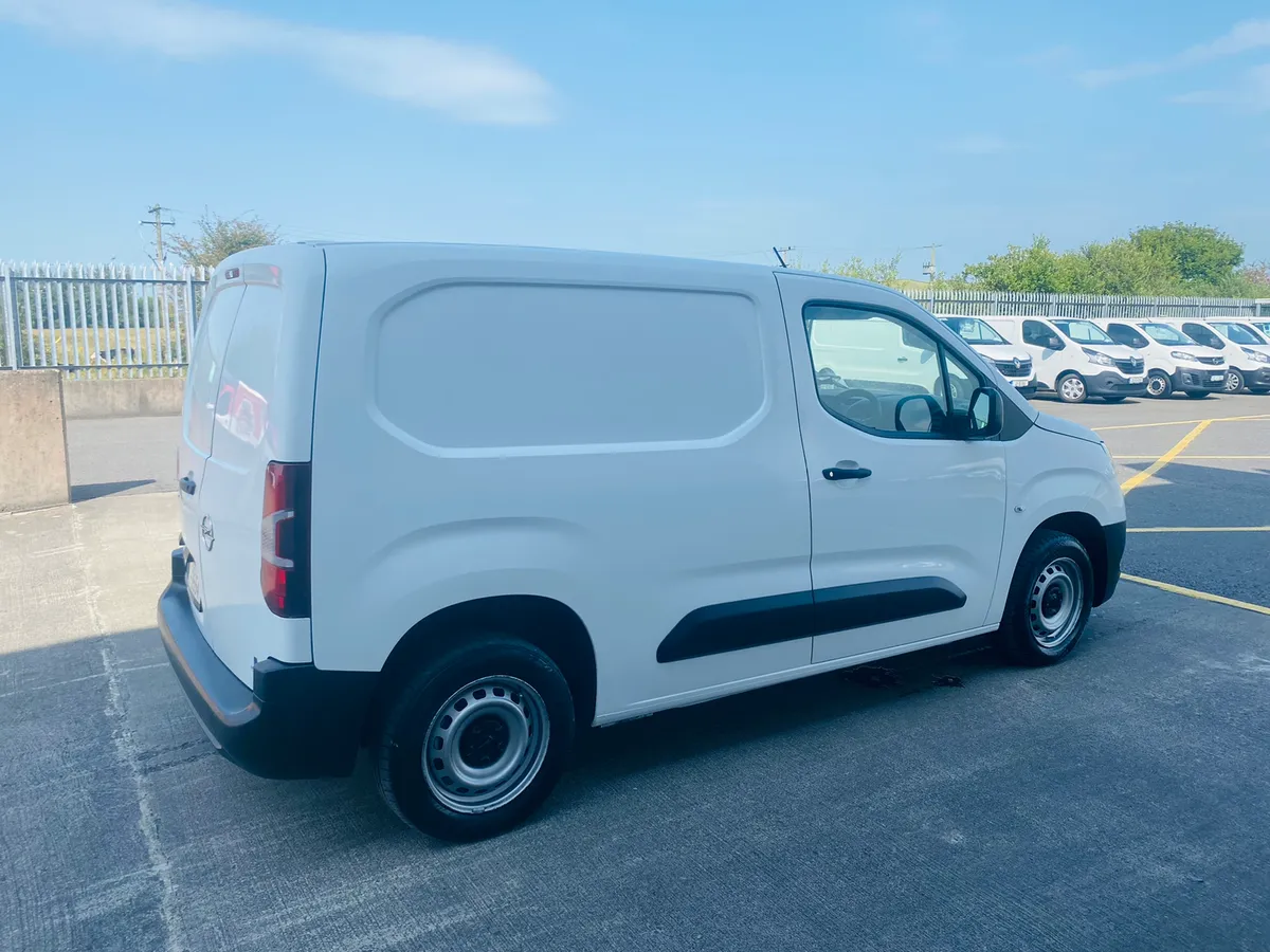211 Opel combo 1.5 €9,950 + 23% VAT - Image 4