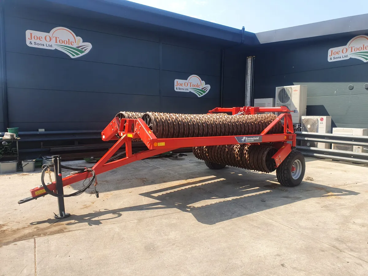 Used Kverneland 8.3 Meter Ring Roller - Image 1