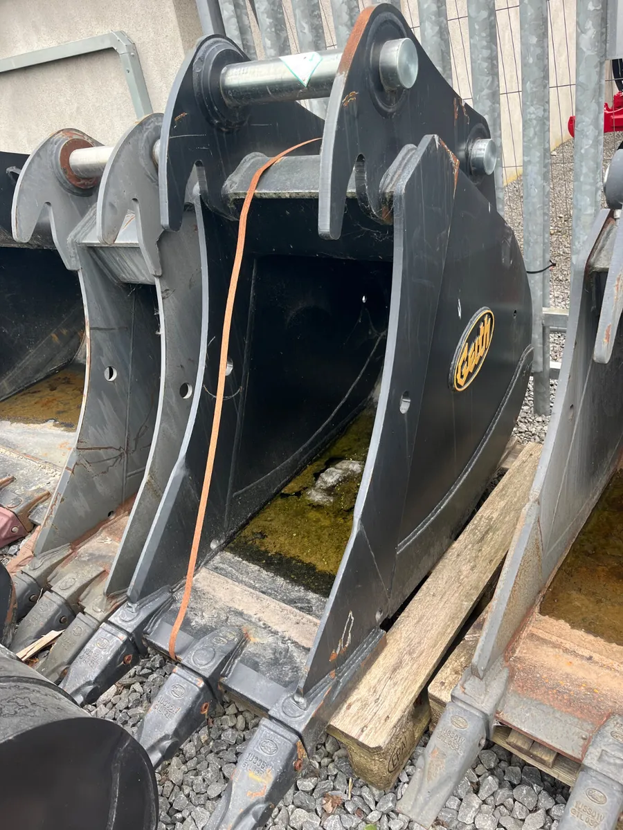 Excavator buckets - Image 1