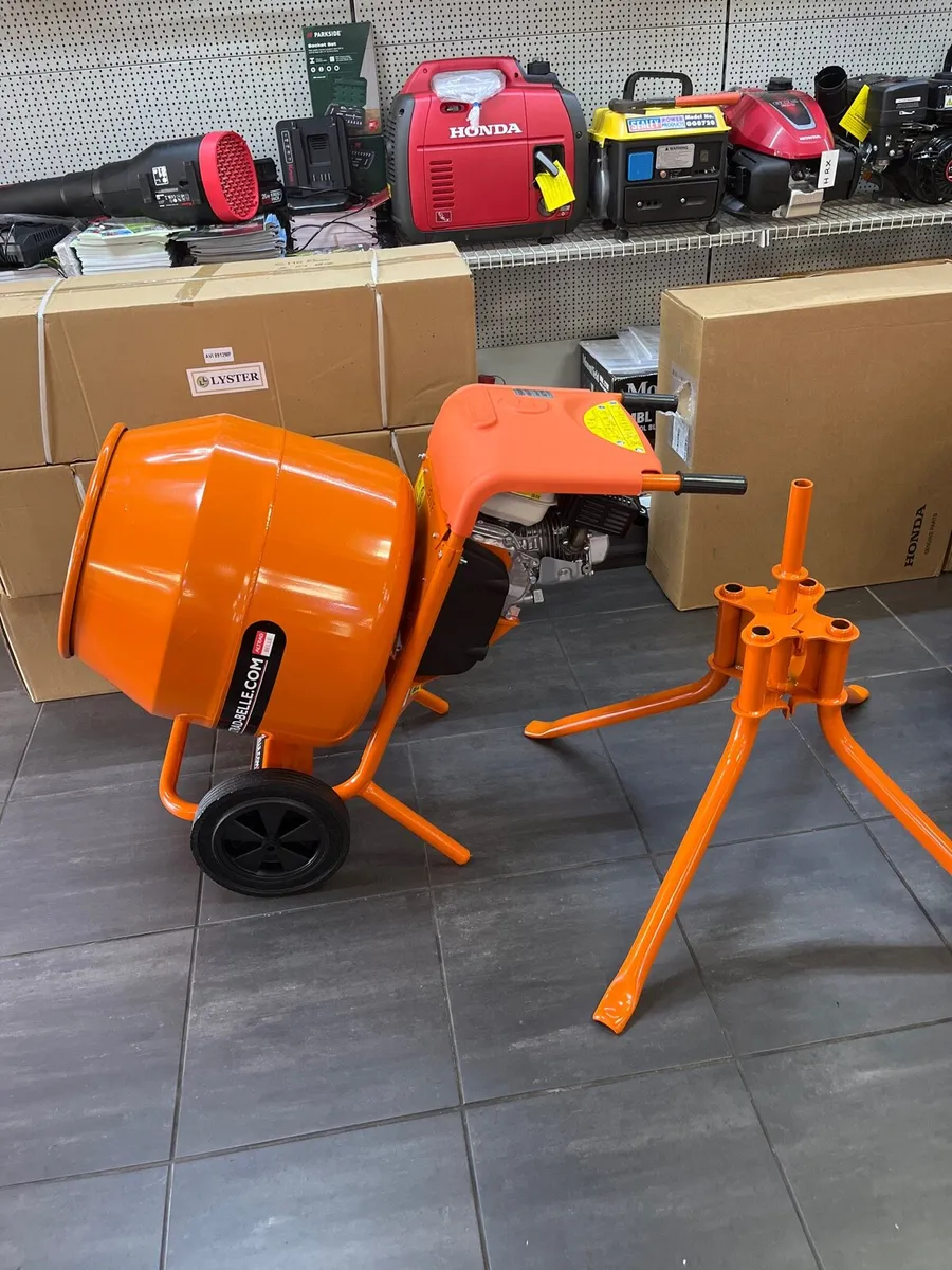 Cement mixer - Image 1