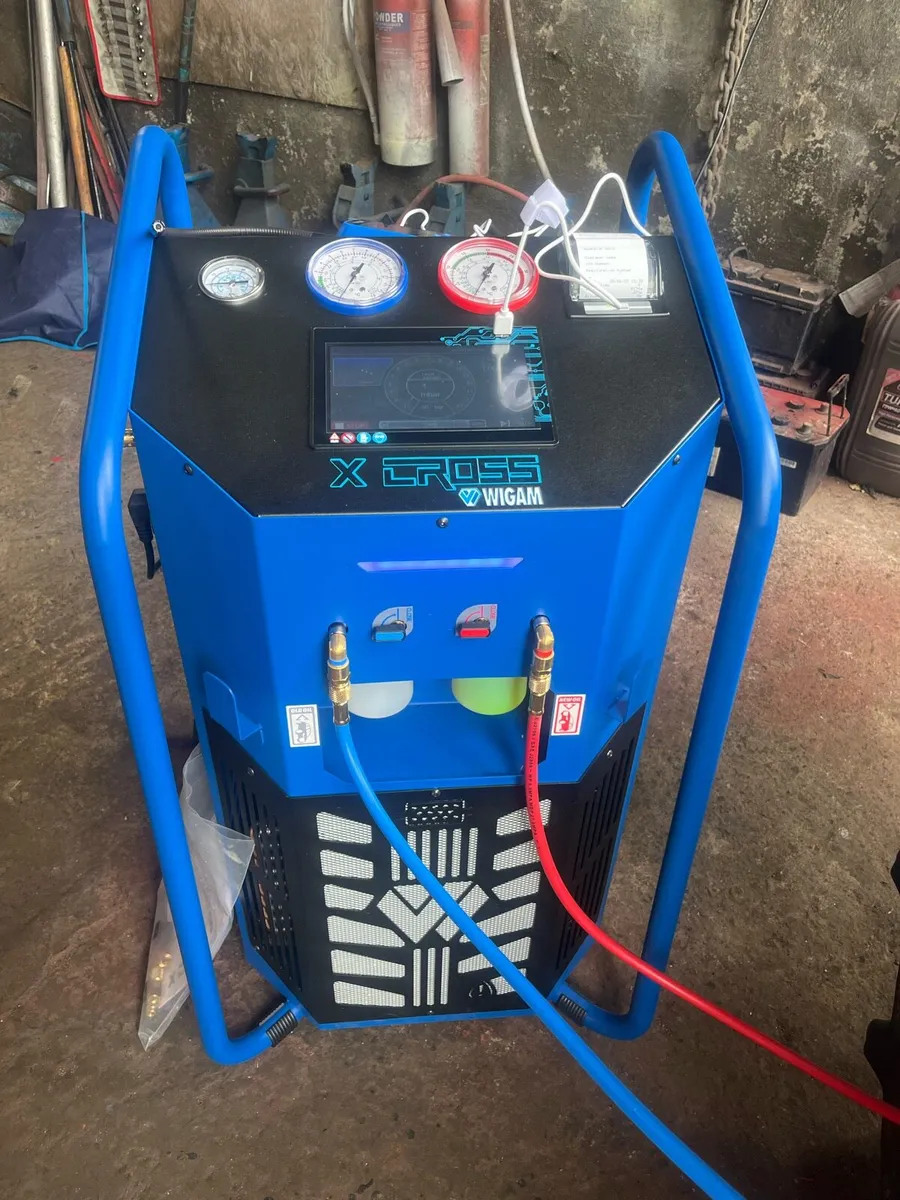 Air con gas refill - Image 1