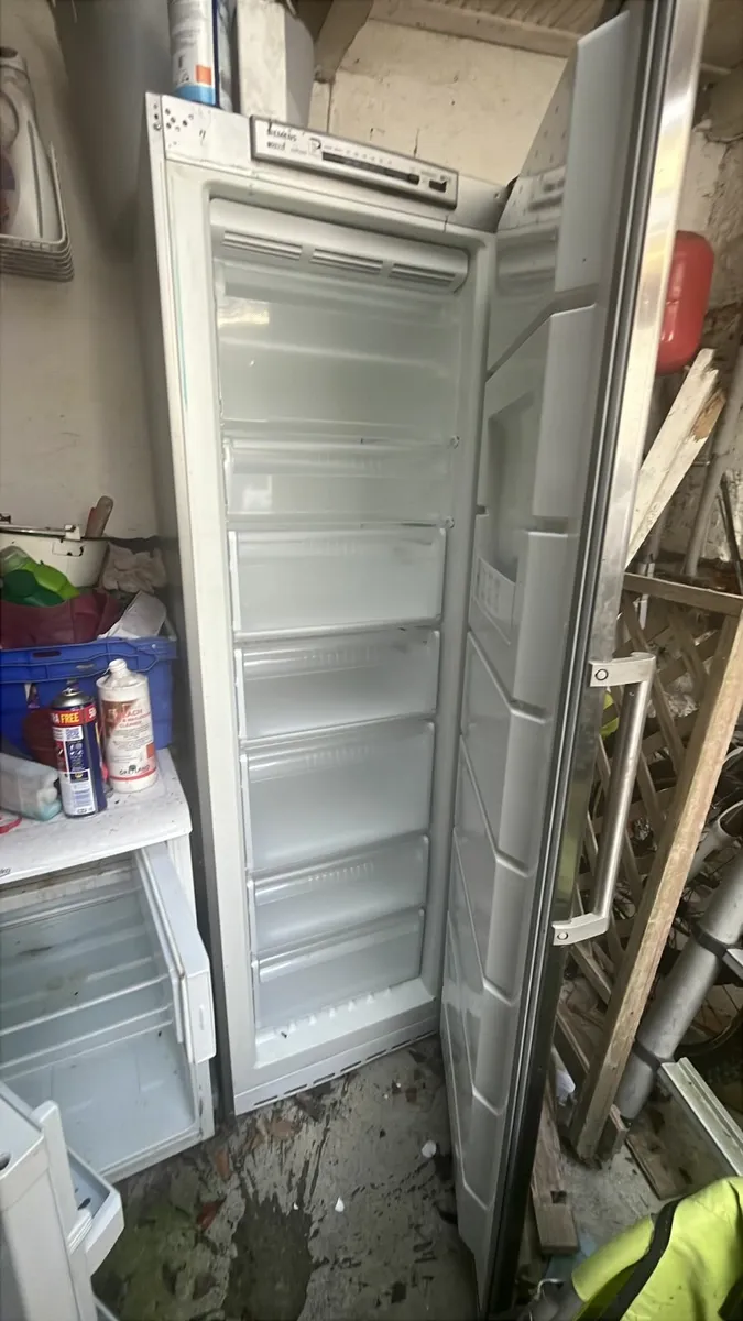 Siemens IQ300 Free-Standing Freezer - Image 2