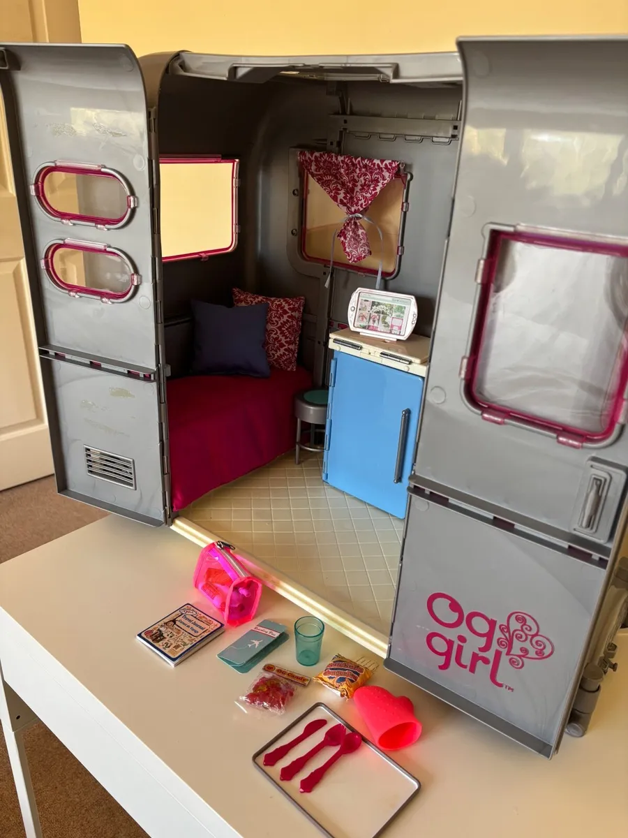 OG Girl Camper Van & Accessories - Image 3