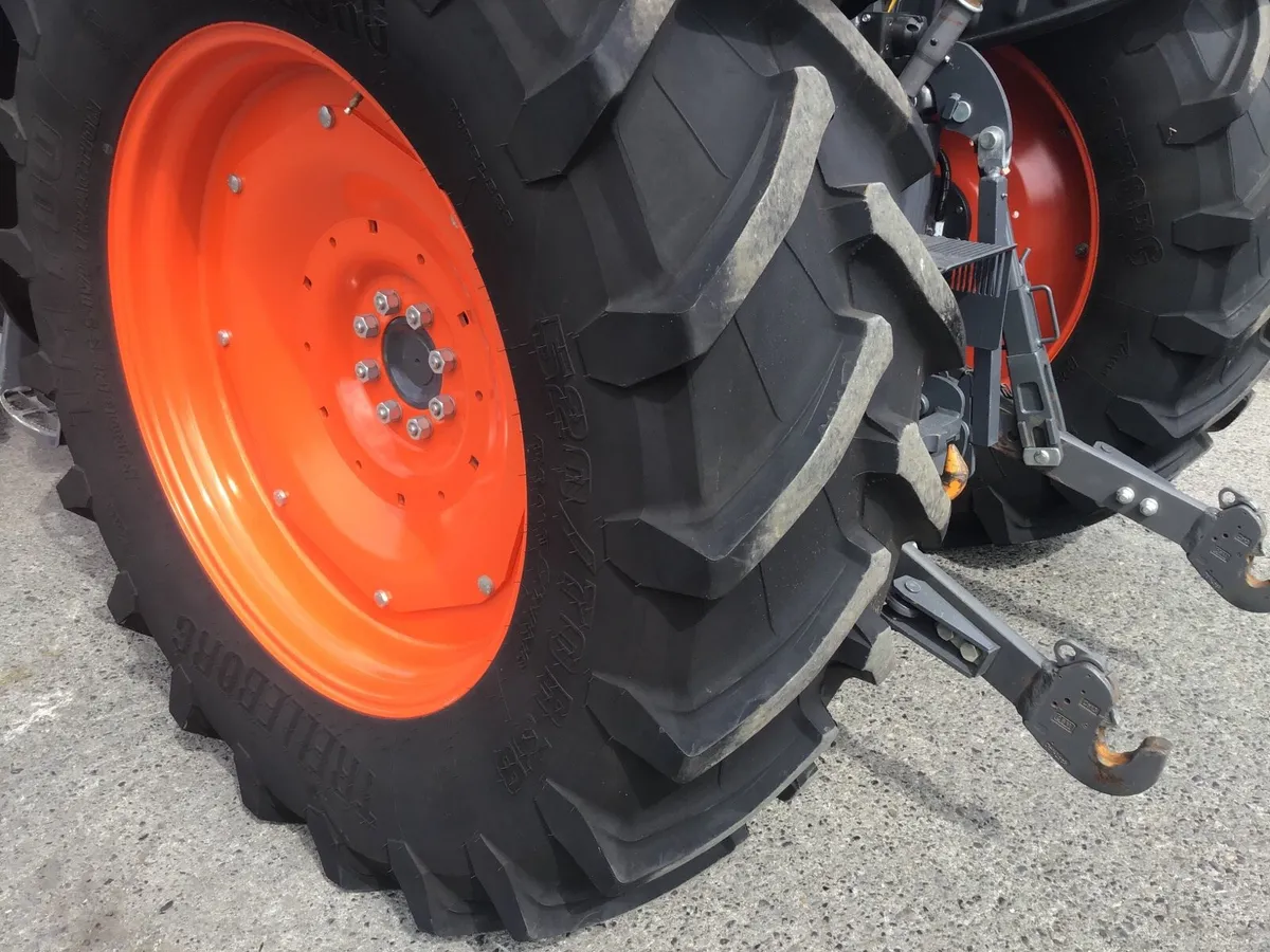 Kubota M6-121 Utility Tractor - Image 4