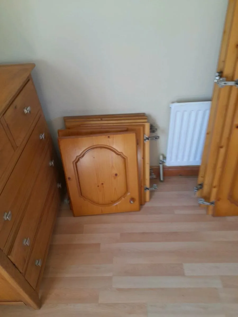 Fitted wardrobe doors for sale perfect condition - Image 3
