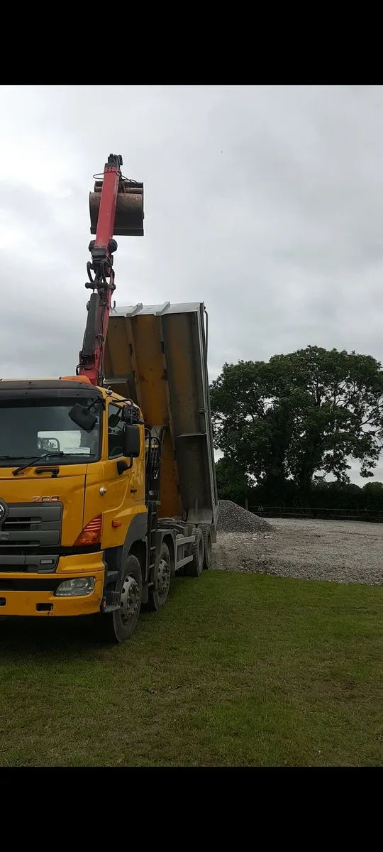 Hino 700 grab - Image 1