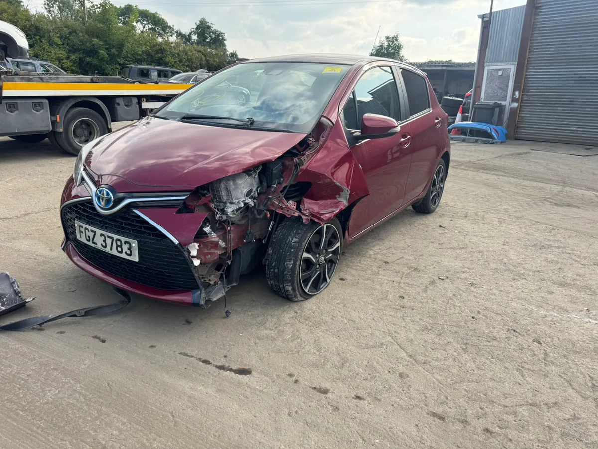 Breaking 2017 Toyota yaris 1.5 auto - Image 4