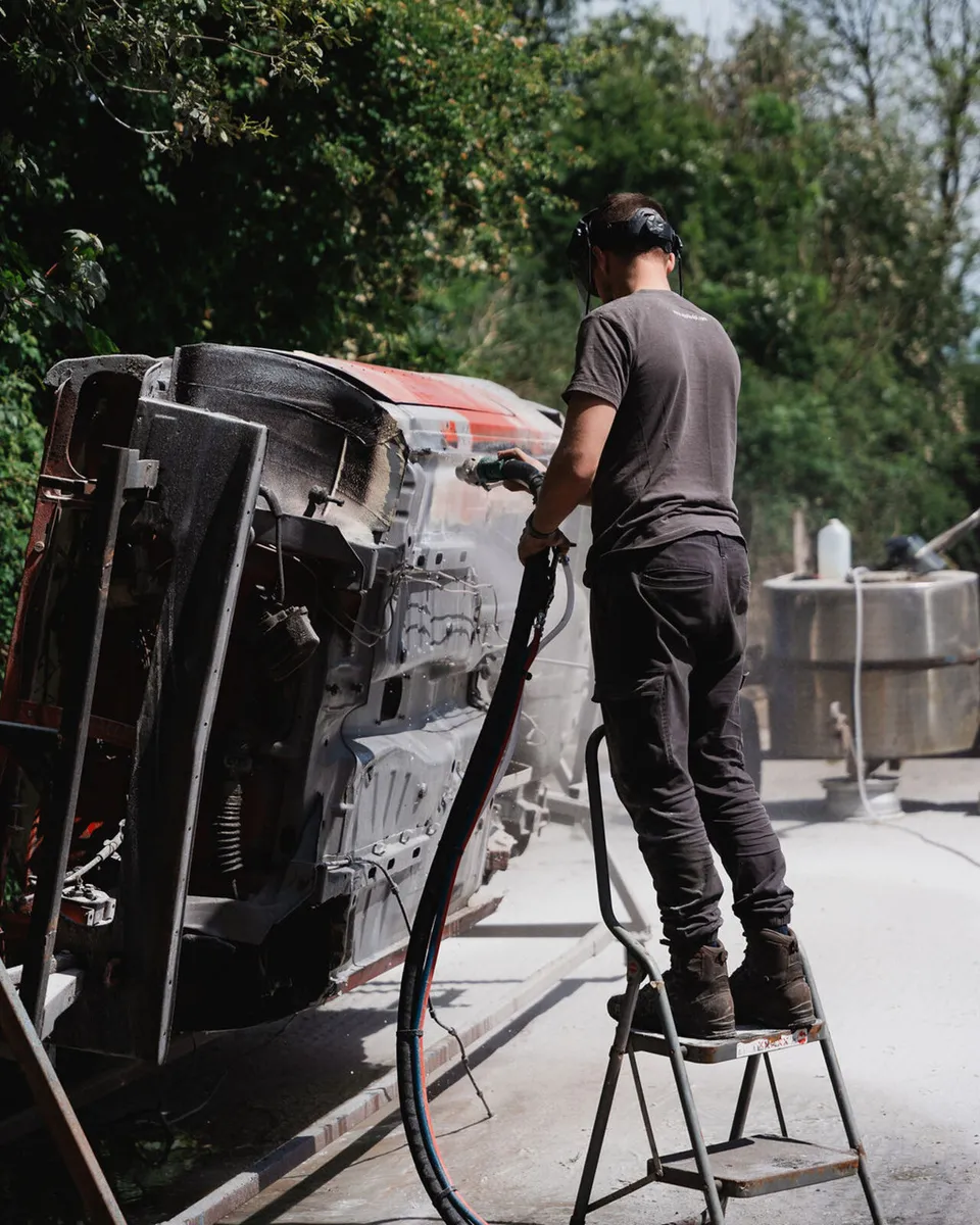 Dustless Sandblaster - Car Restoration - Image 4