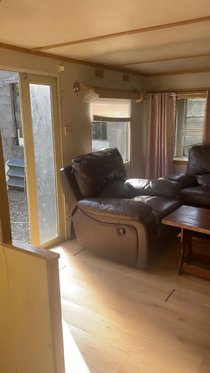 Mobile home - Image 1