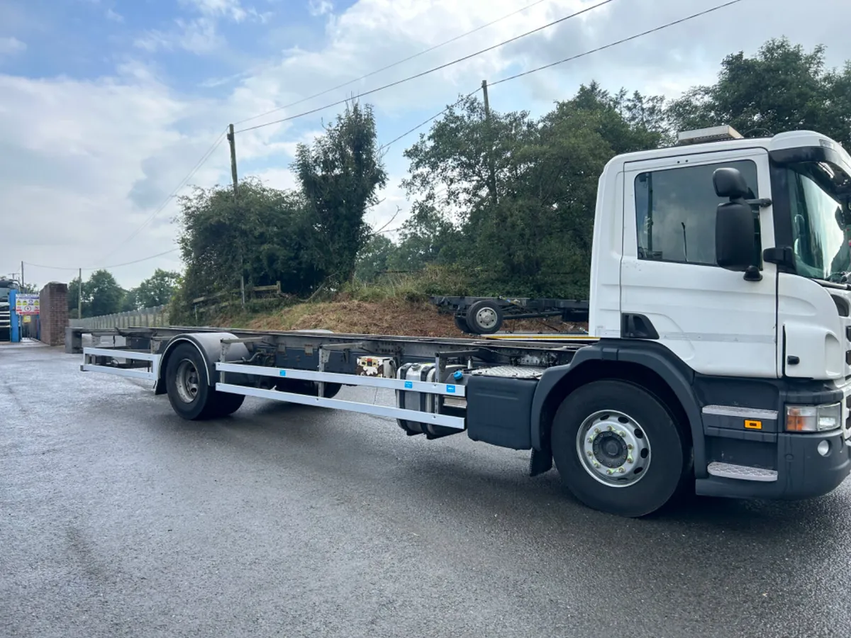 2015 Scania p250 4x2 18 ton chassis cab - Image 4