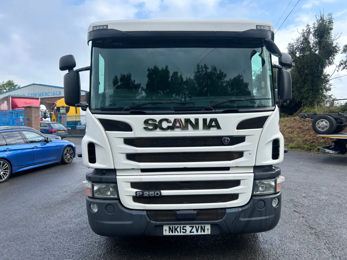 2015 Scania p250 4x2 18 ton chassis cab - Image 2
