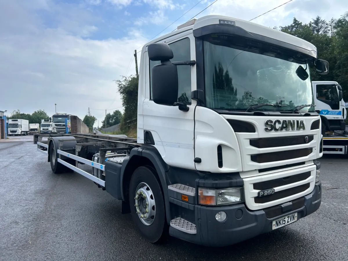 2015 Scania p250 4x2 18 ton chassis cab - Image 3