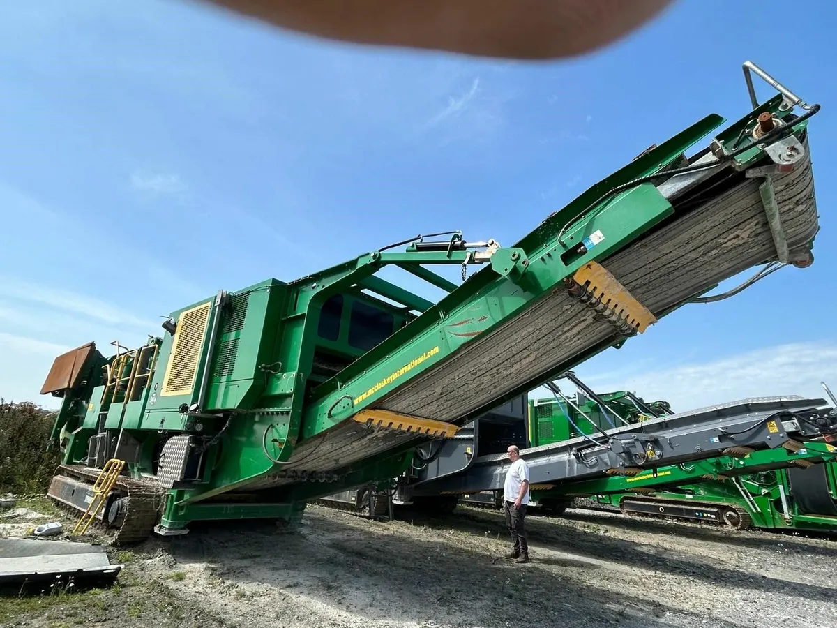 20' McCloskey I54 V3 Impactor Crusher with 2900hrs - Image 1