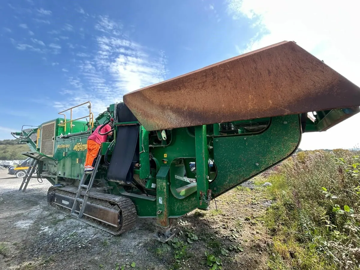20' McCloskey I54 V3 Impactor Crusher with 2900hrs - Image 2