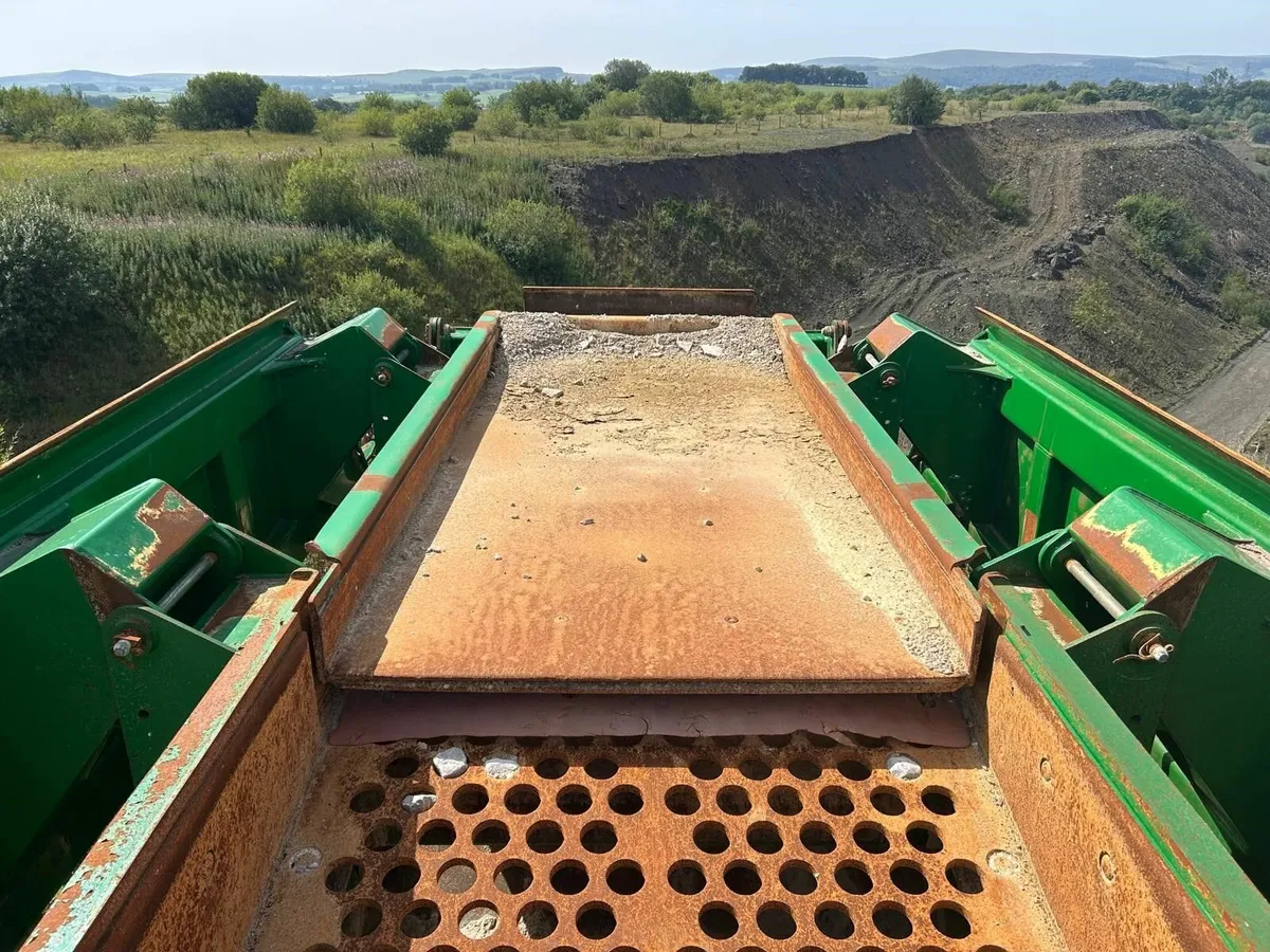 20' McCloskey I54 V3 Impactor Crusher with 2900hrs - Image 4