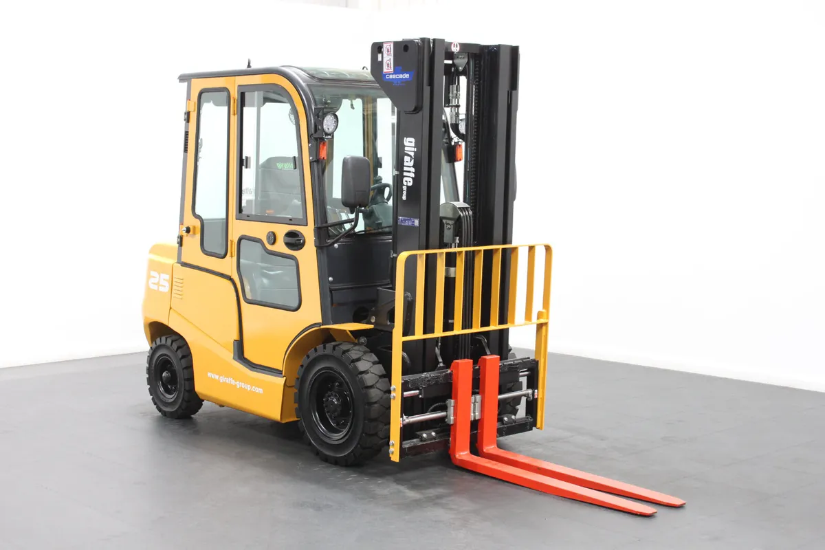 giraffe FD25 Premium | Full Cab Diesel |  Forklift - Image 1