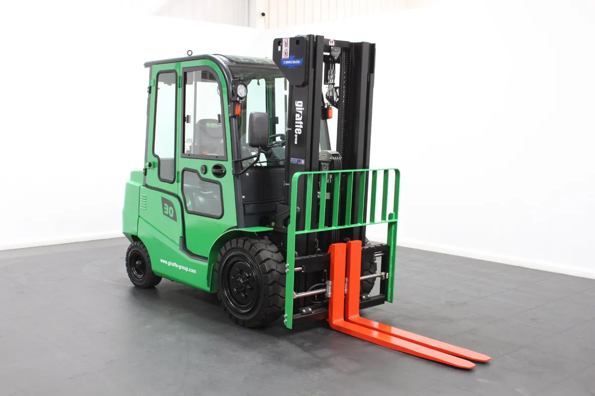 giraffe GBL30 Premium Lithium Electric Forklift - Image 1