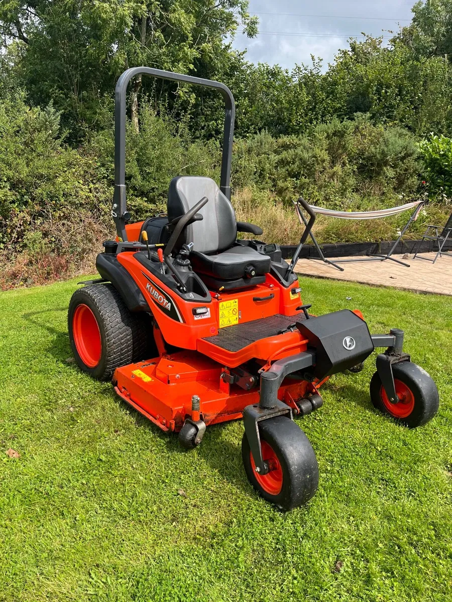Kubota 1211 zero turn lawnmower - Image 1