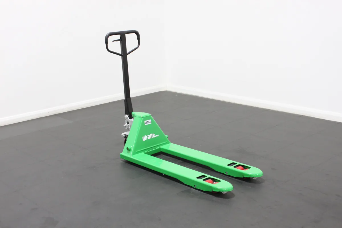 Giraffe 2.5T Euro Manual Pallet Truck — Premium - Image 1
