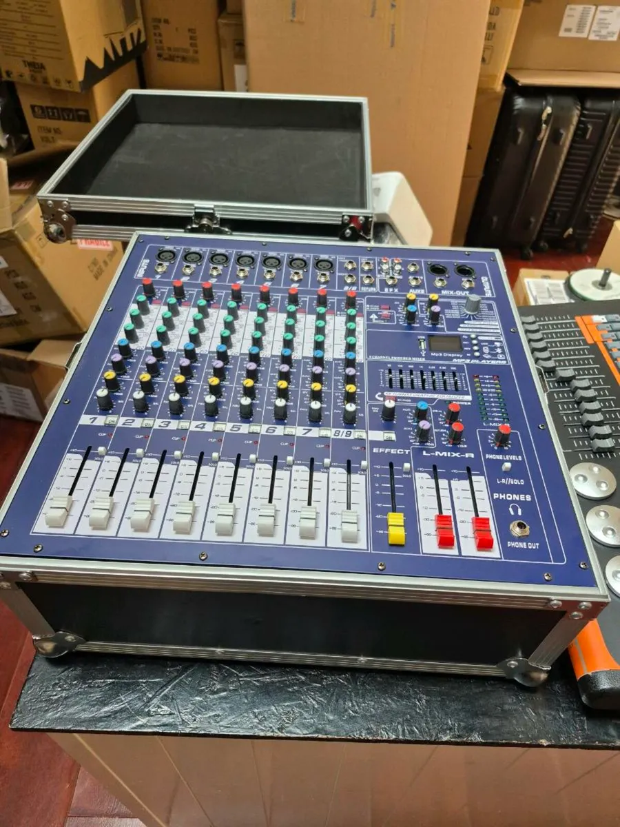 DJ Powered Mixer / Amp - Image 1