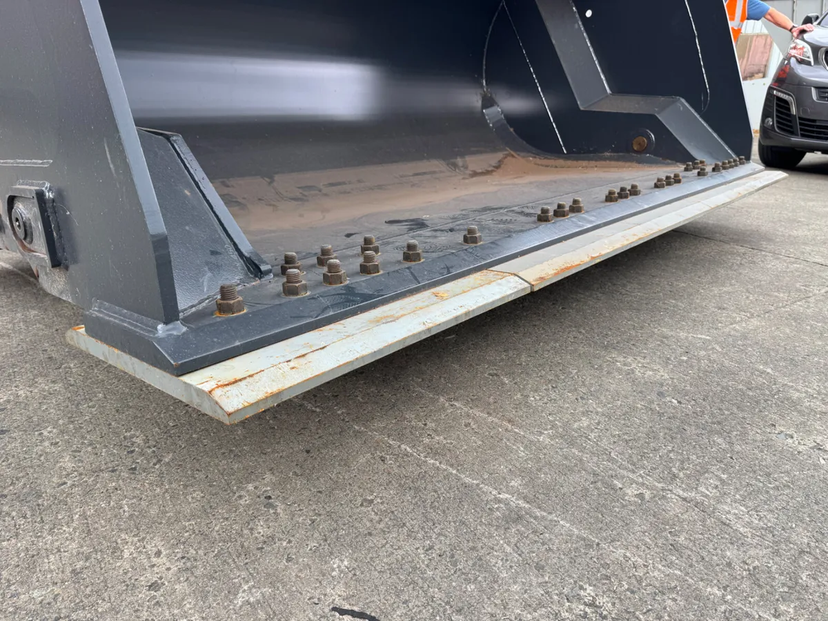 New DekPol Hi-Tip Bucket Volvo L120 - Image 4