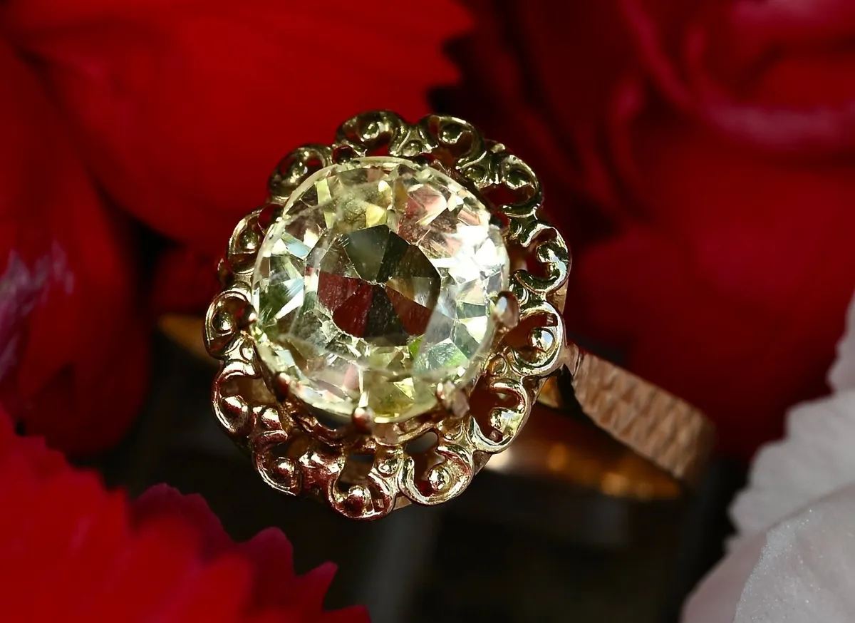 Vintage Yellow Sapphire Solitaire Ring - 18ct - Image 1