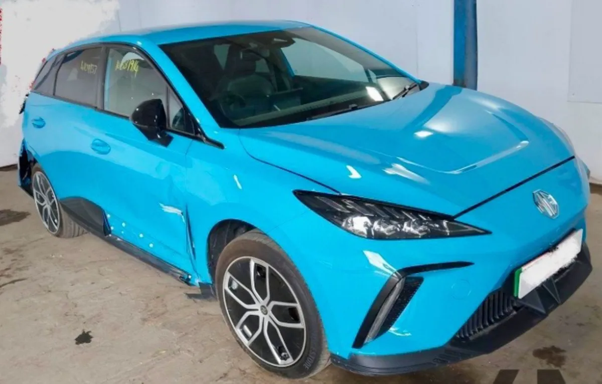 2023 MG 4 Trophy for breaking - Image 2