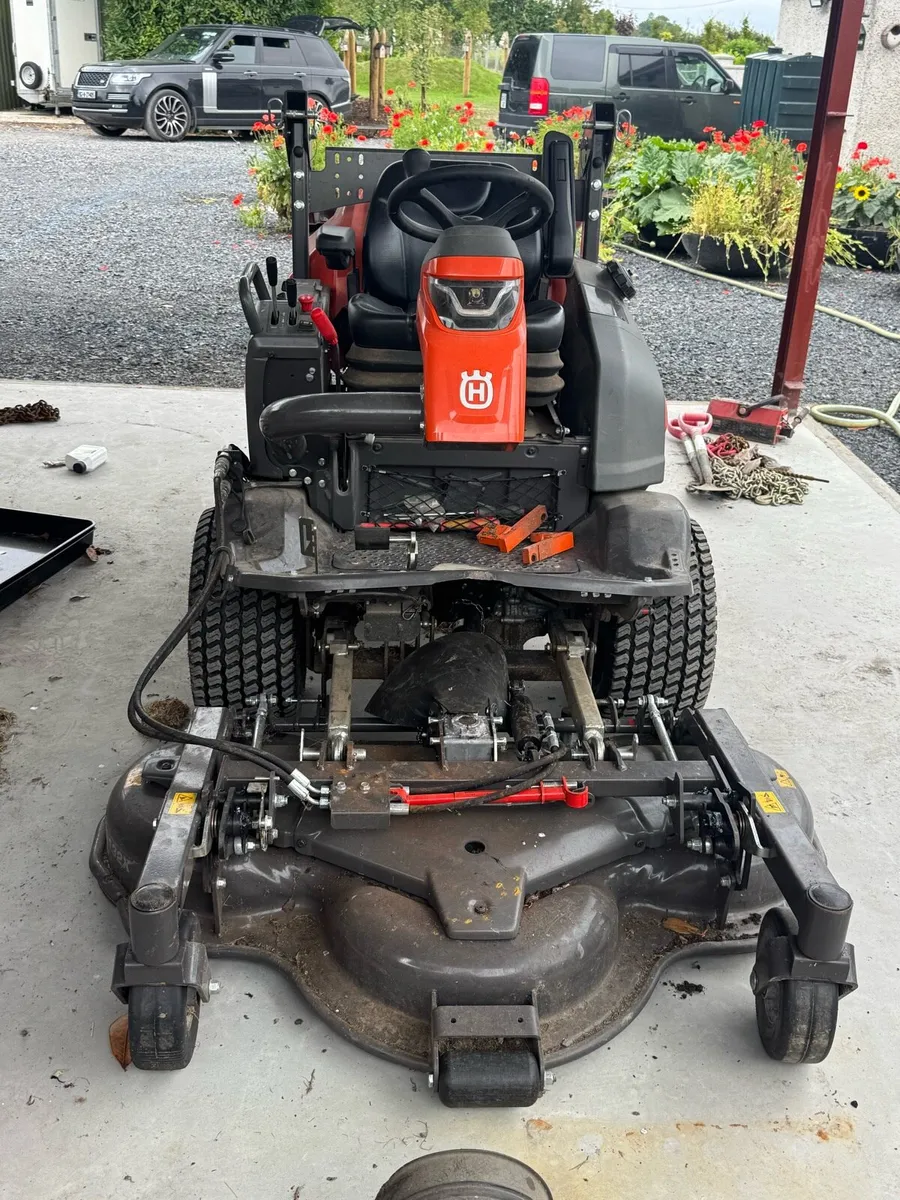 Husqvarna P525 DX professional commercial mower - Image 1