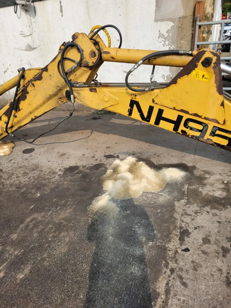 Newholland  back actor - Image 4