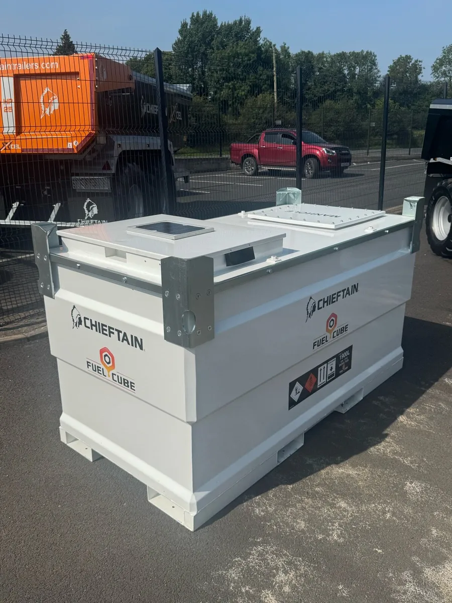 Fuel bowser - Image 1