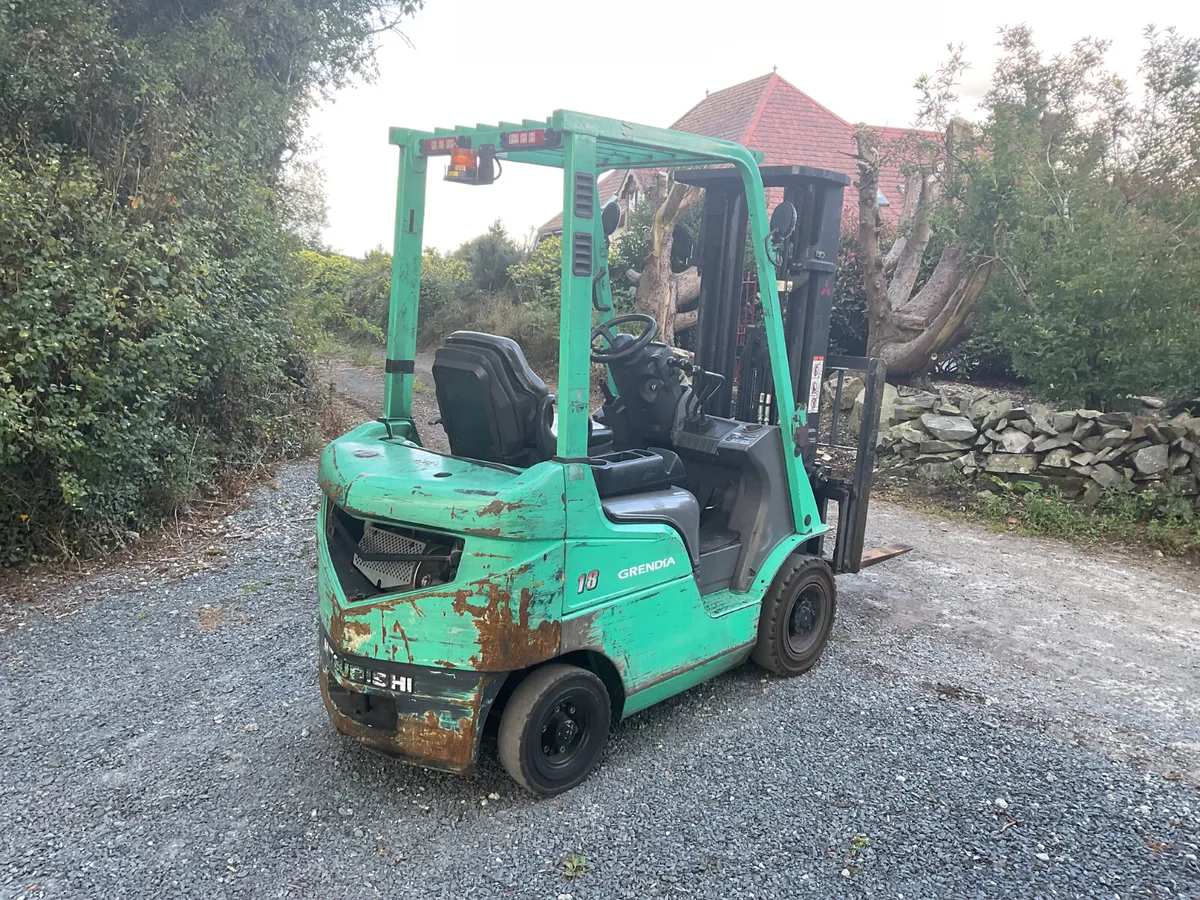 FORKLIFT - Image 1
