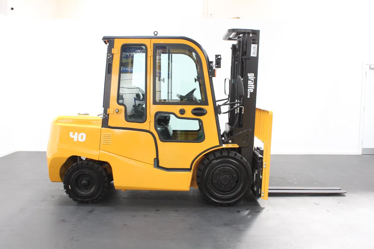 giraffe FD40 | Full Cab Diesel | Forklift - Image 4