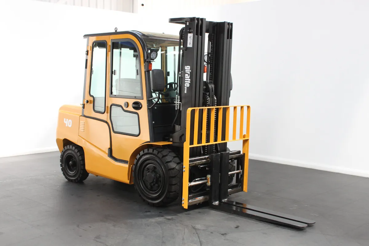 giraffe FD40 | Full Cab Diesel | Forklift - Image 1