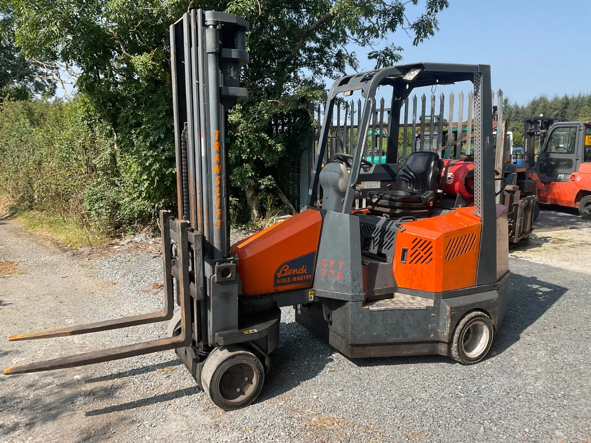 FORKLIFT - Image 1