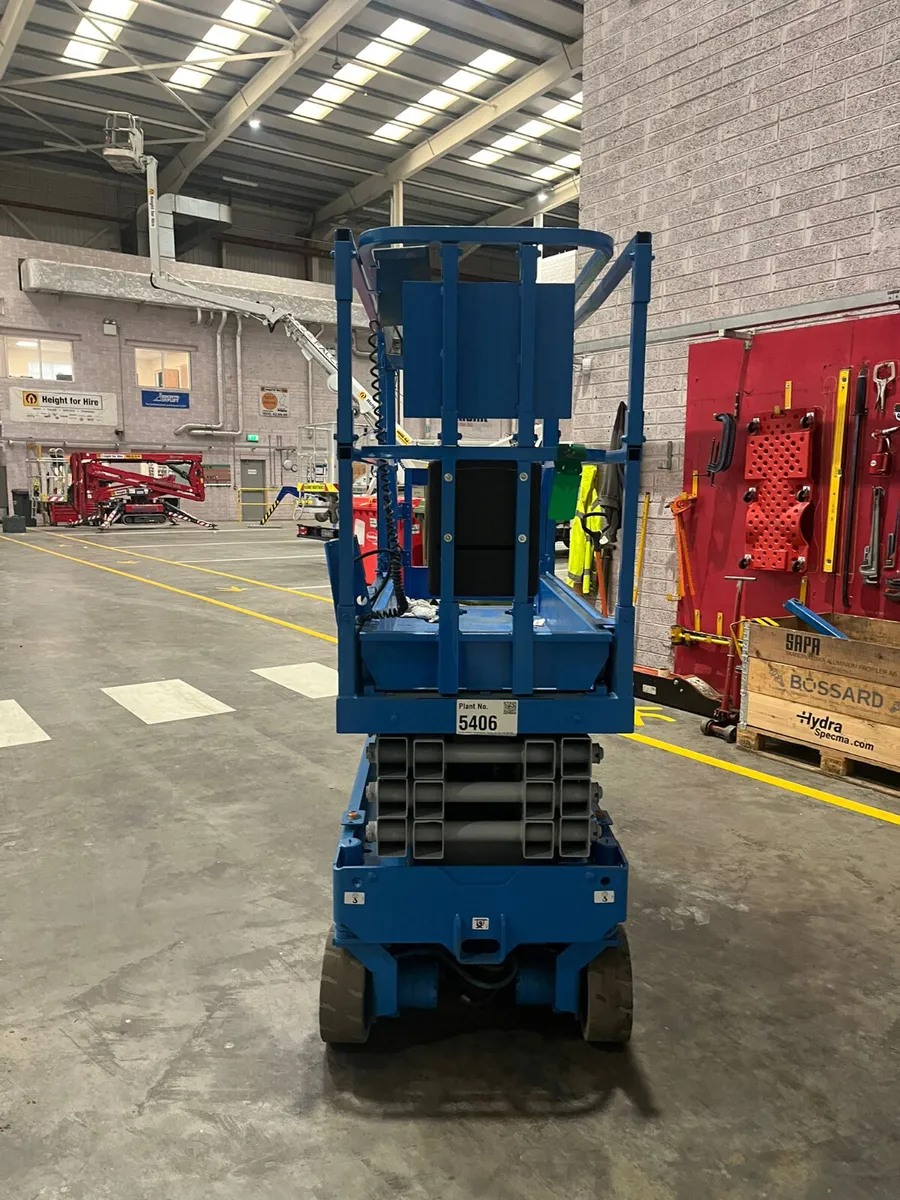 Genie GS1932 Scissor Lift - 6m Battery Scissor - Image 3