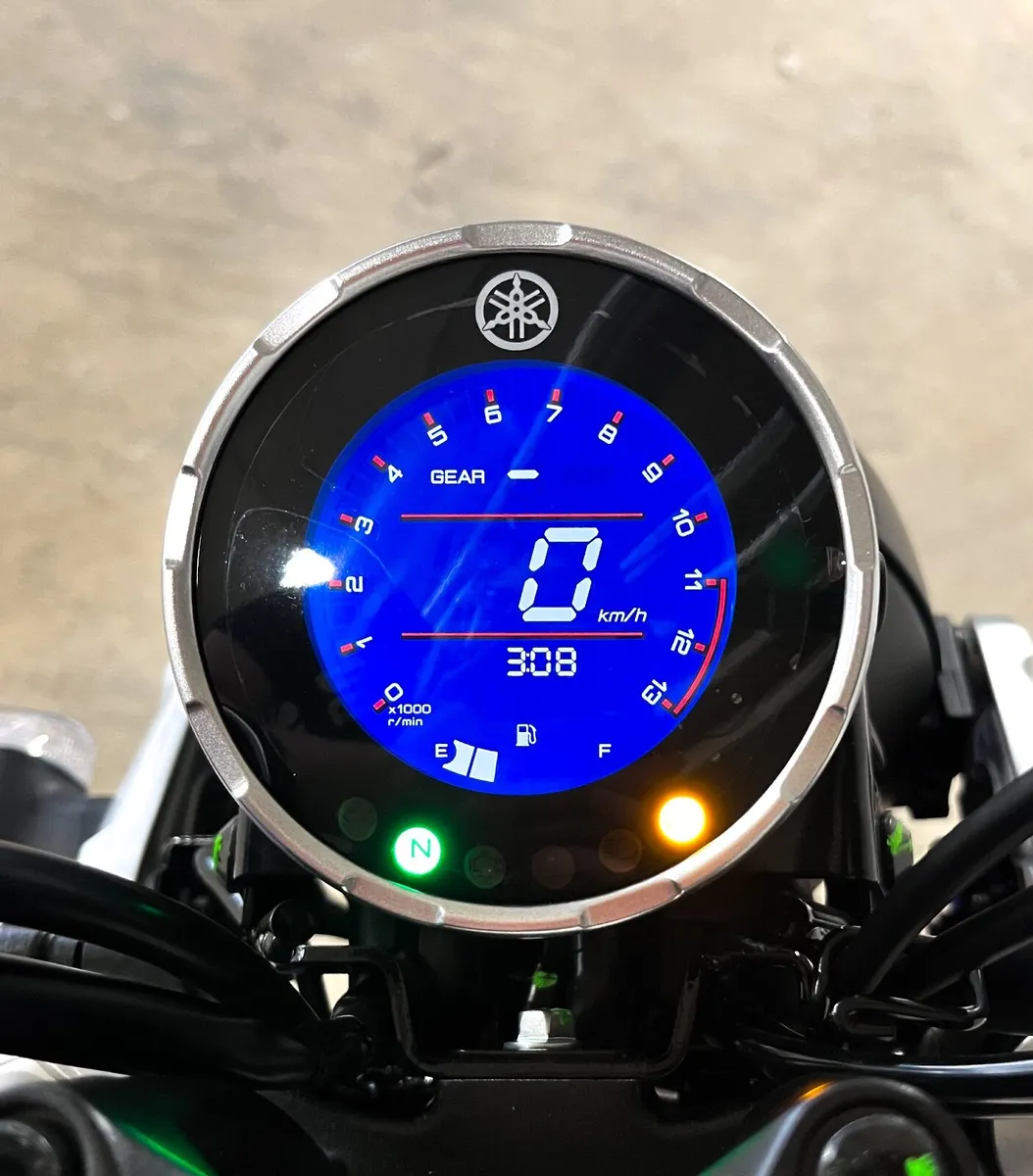 New Yamaha XSR125 with Disc Lock Alarm and Chain - Image 3