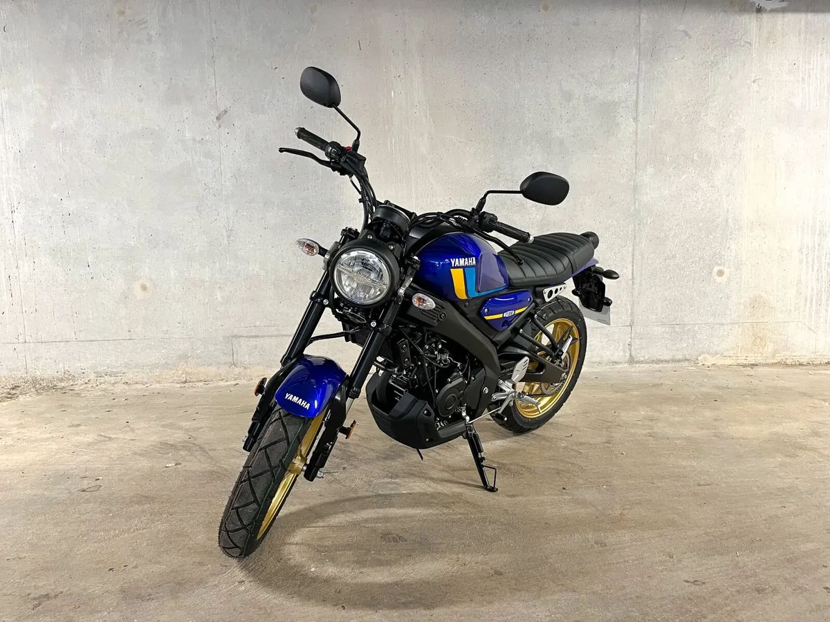 New Yamaha XSR125 with Disc Lock Alarm and Chain - Image 4