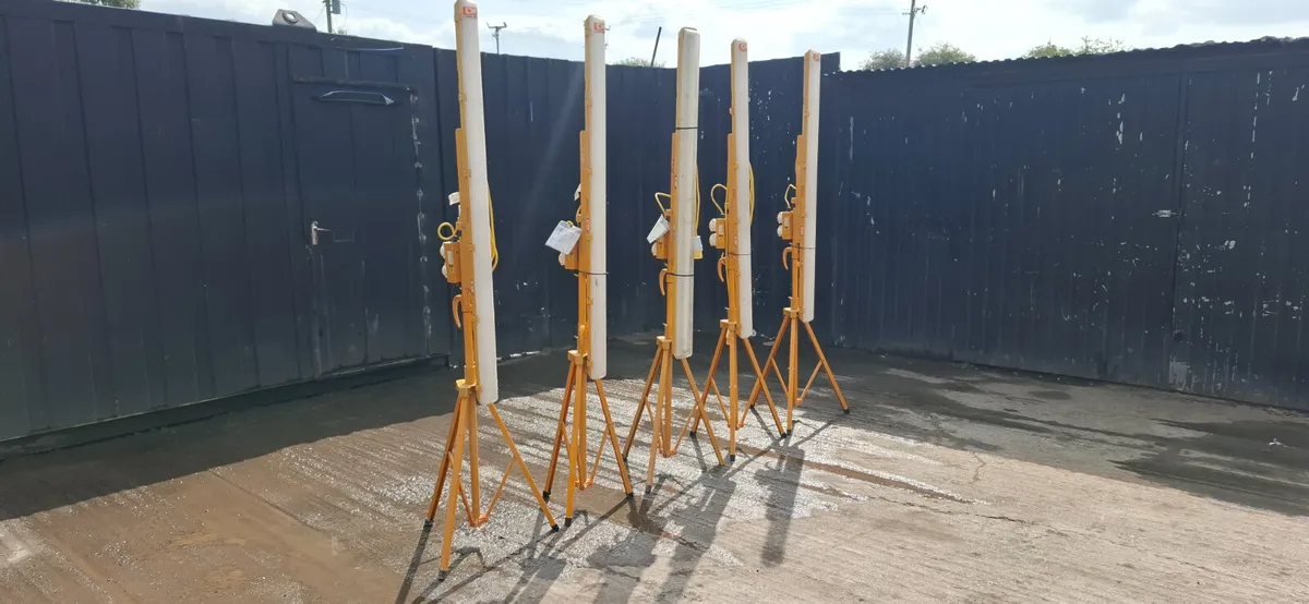 2ft 110V Work Lights with Dual Splitters - Image 2