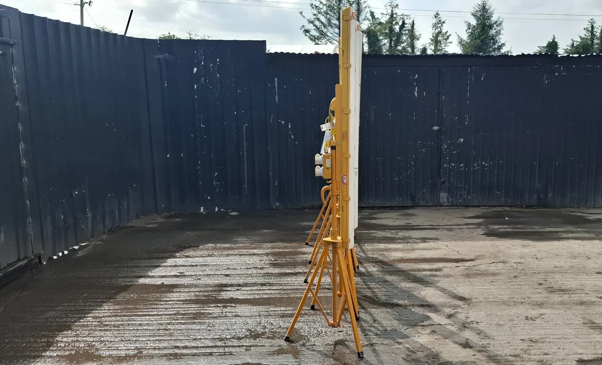 2ft 110V Work Lights with Dual Splitters - Image 3