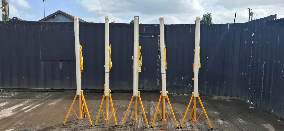 2ft 110V Work Lights with Dual Splitters - Image 1