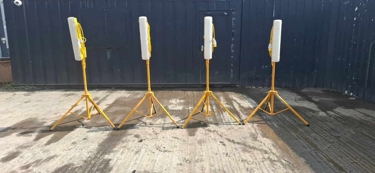 2ft 110V Work Lights with Dual Splitters - Image 1